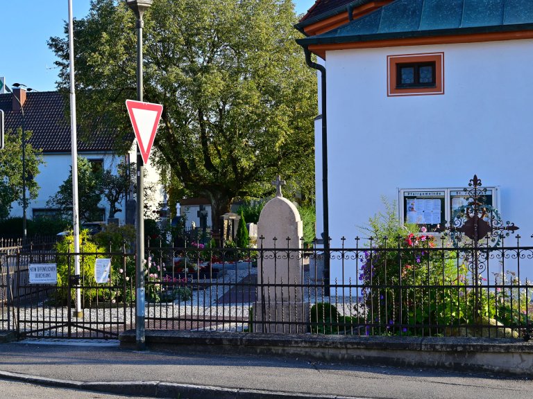 Kirchlicher Friedhof Hattenhofen - Eingang