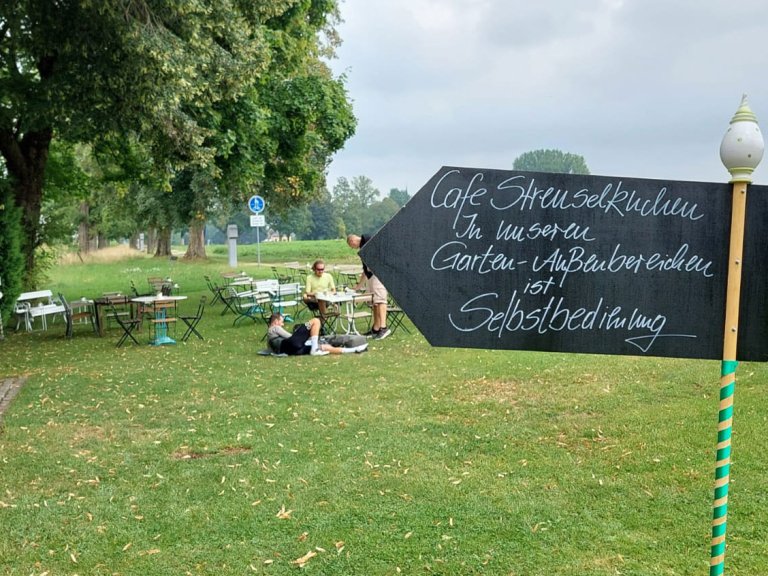 cafe STREUSELKUCHEN