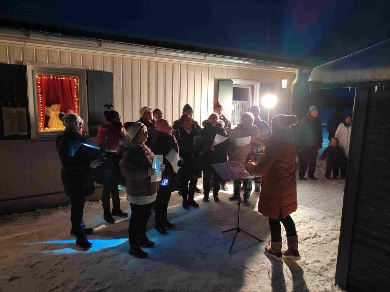 Singen vor dem Vereinsheim